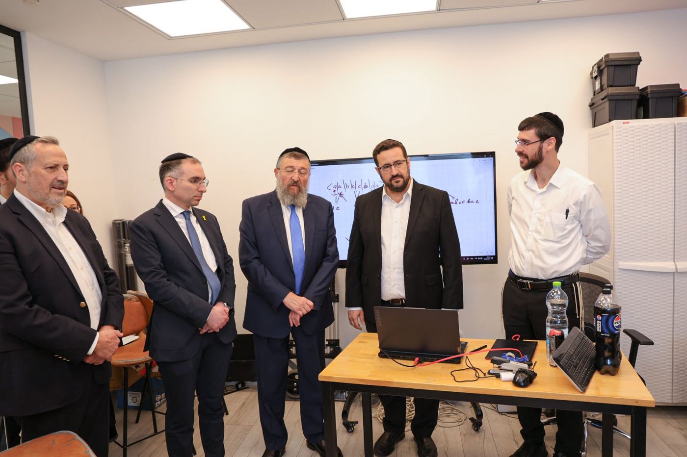 סיור מקצועי בקמפוס קמא טק בבני ברק, עם שר העבודה יואב בן צור