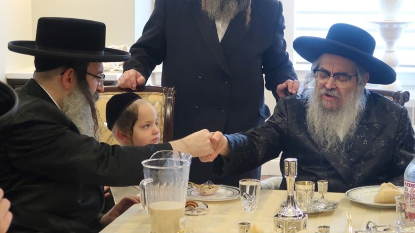 האדמו"ר מסאטמר עם חתנו הגה"צ רבי שמעון זאב מייזליש
