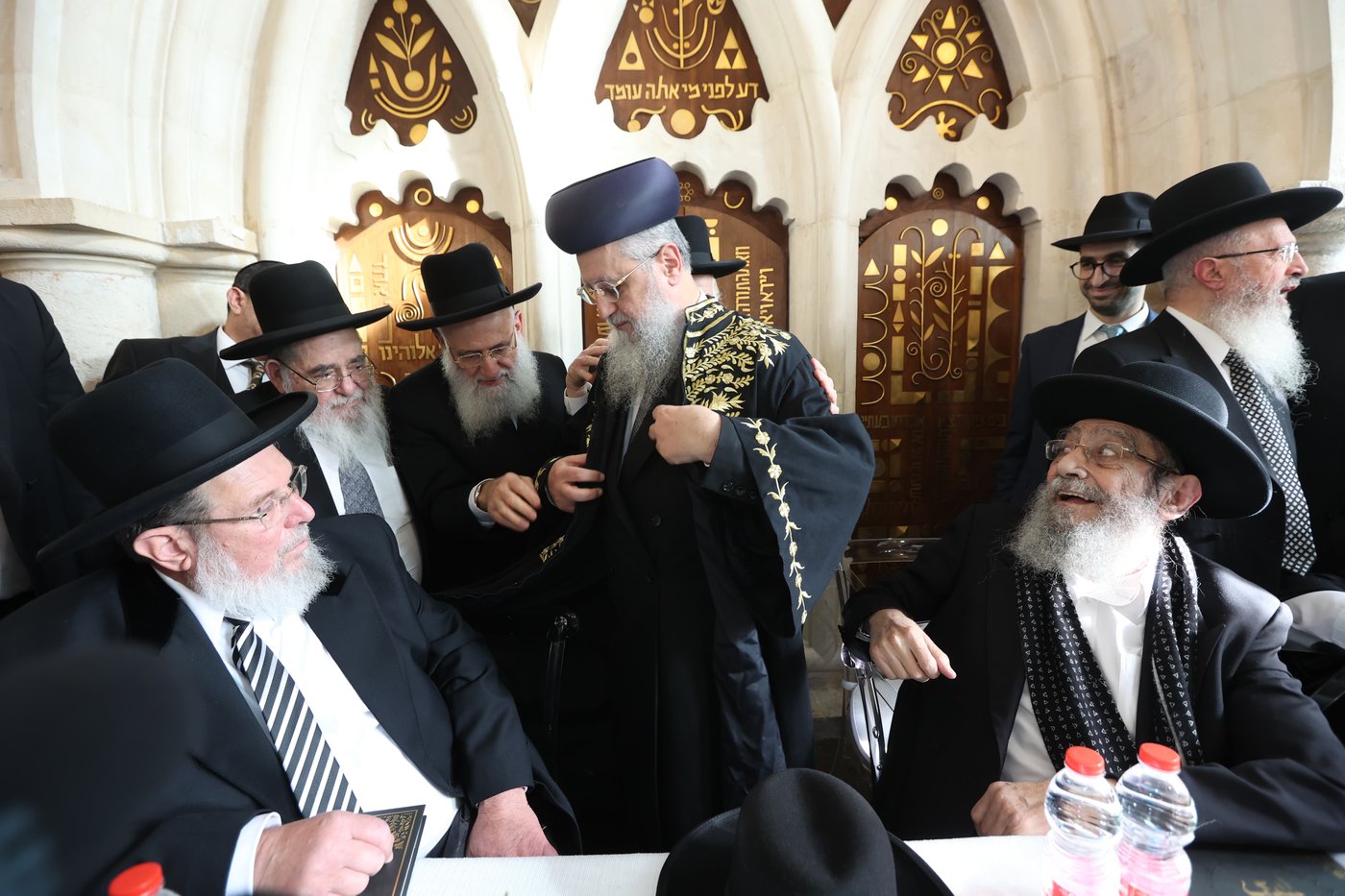 הכתרת הראש"ל הרב דוד יוסף בבית הכנסת רבי יוחנן בן זכאי