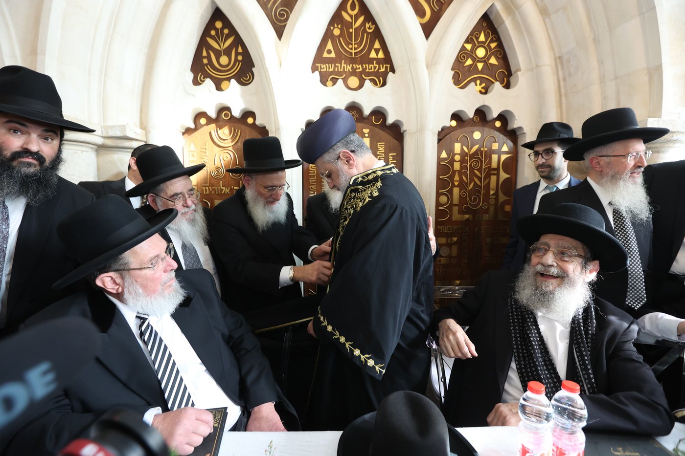 הכתרת הראש"ל הרב דוד יוסף בבית הכנסת רבי יוחנן בן זכאי