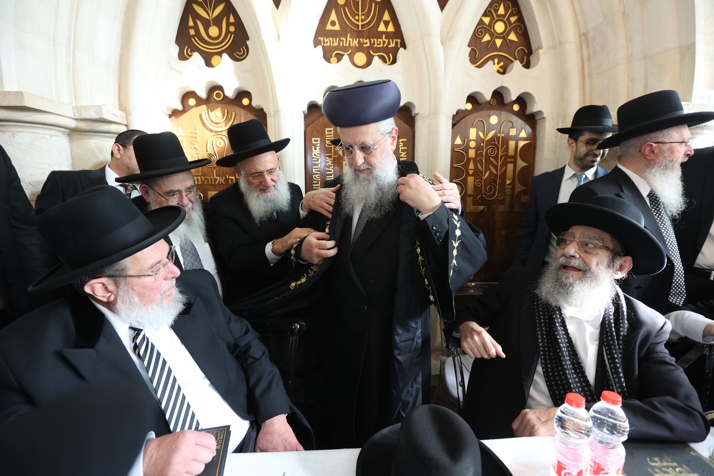 הכתרת הראש"ל הרב דוד יוסף בבית הכנסת רבי יוחנן בן זכאי