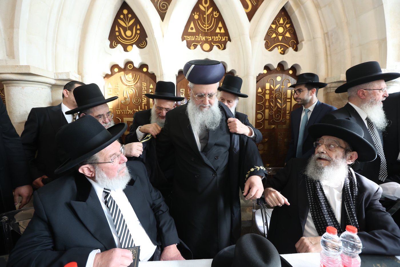 הכתרת הראש"ל הרב דוד יוסף בבית הכנסת רבי יוחנן בן זכאי