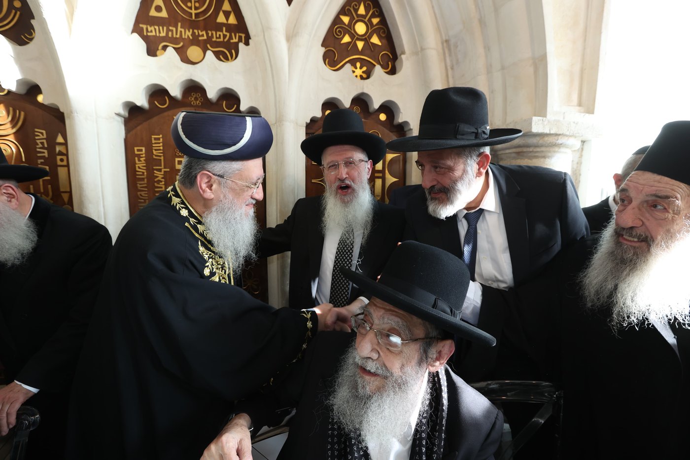 הכתרת הראש"ל הרב דוד יוסף בבית הכנסת רבי יוחנן בן זכאי