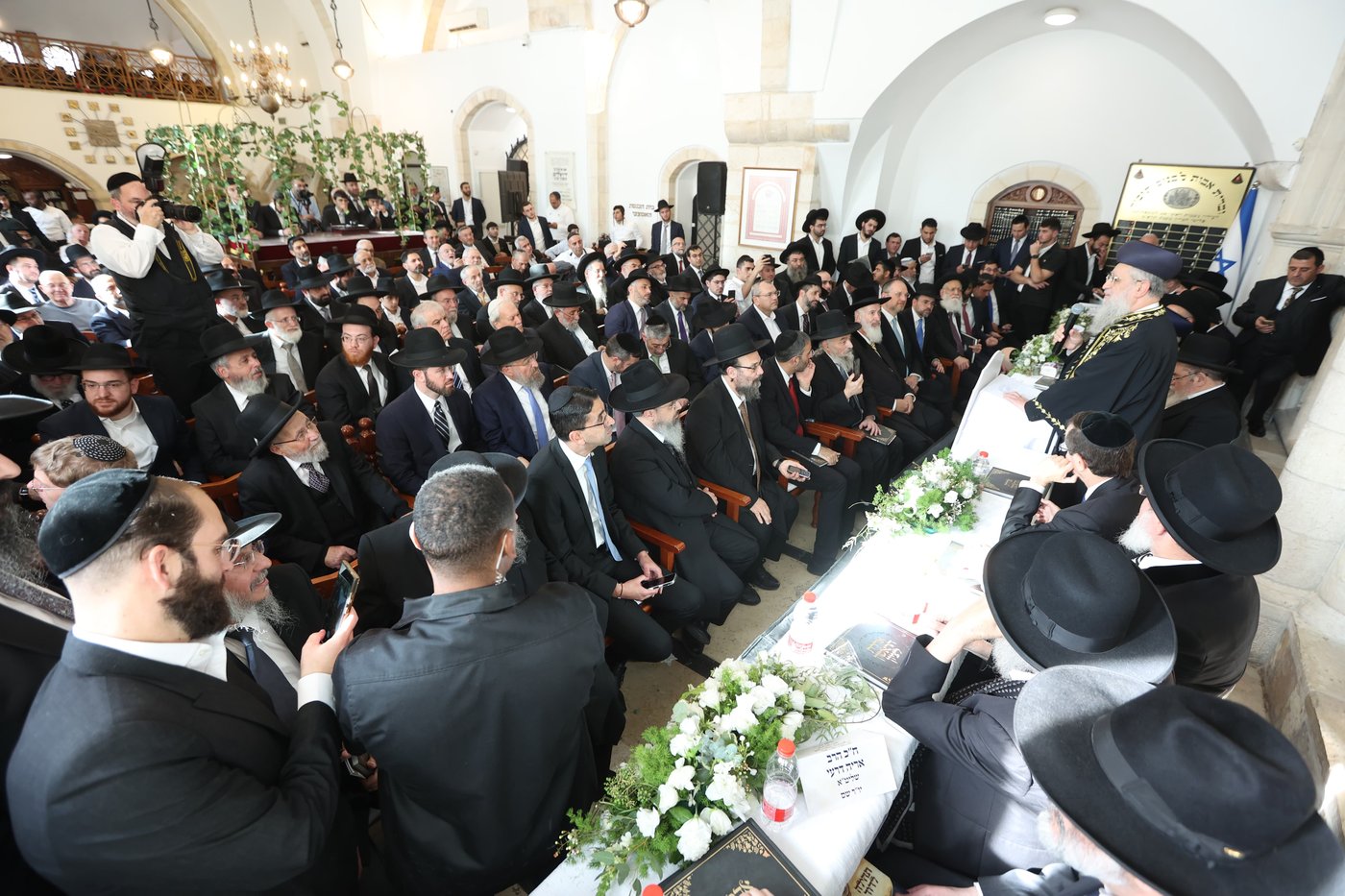 הכתרת הראש"ל הרב דוד יוסף בבית הכנסת רבי יוחנן בן זכאי