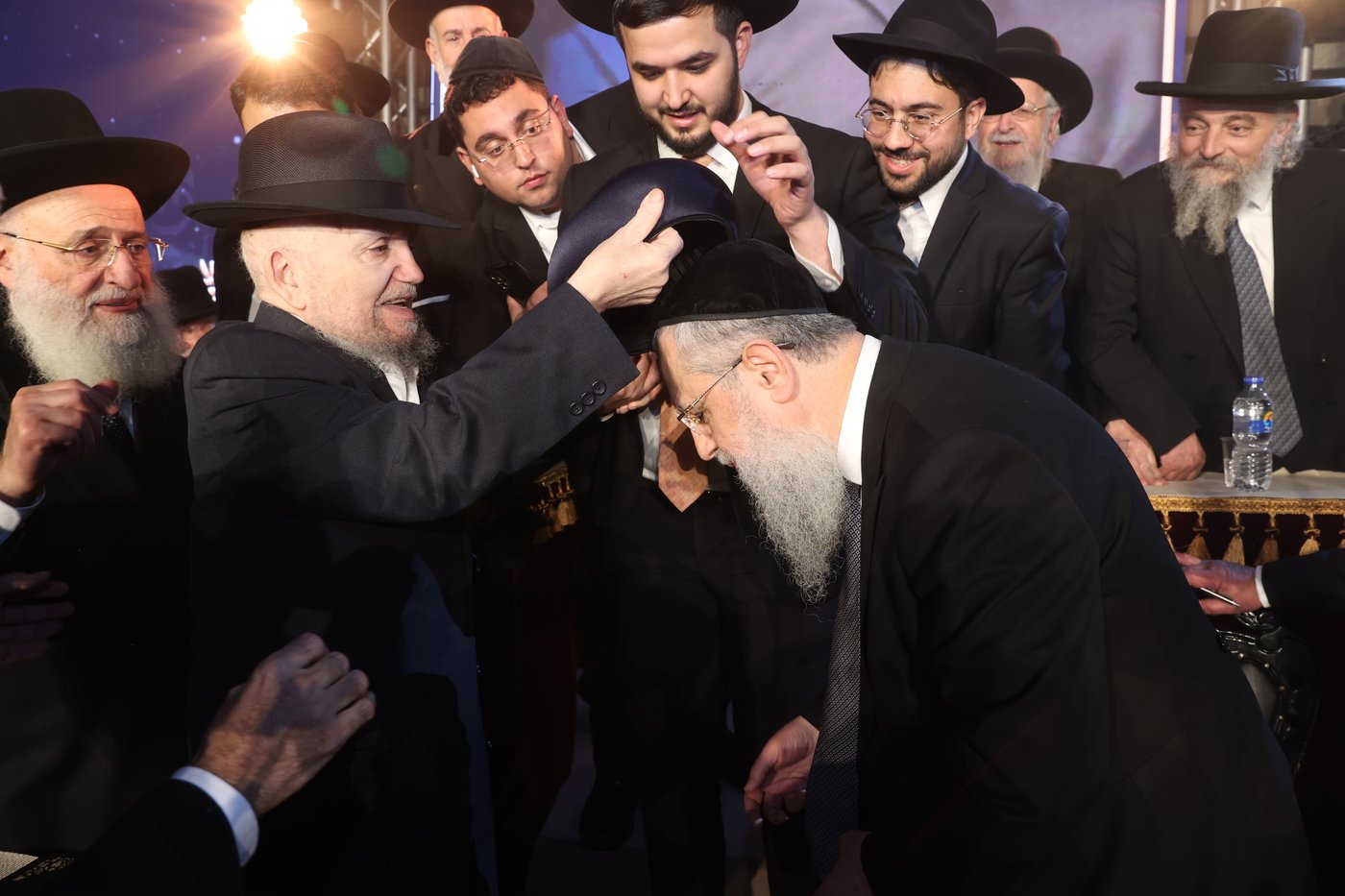 הכתרת הראש"ל הרב דוד יוסף בבית הכנסת הגדול