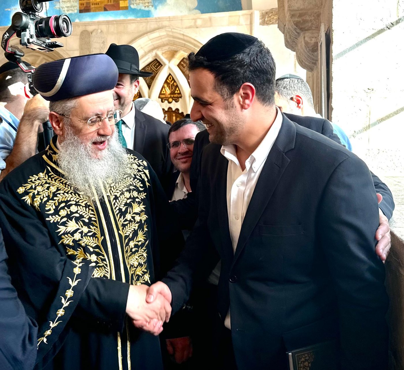 הכתרת הראש"ל הרב דוד יוסף בבית הכנסת רבי יוחנן בן זכאי