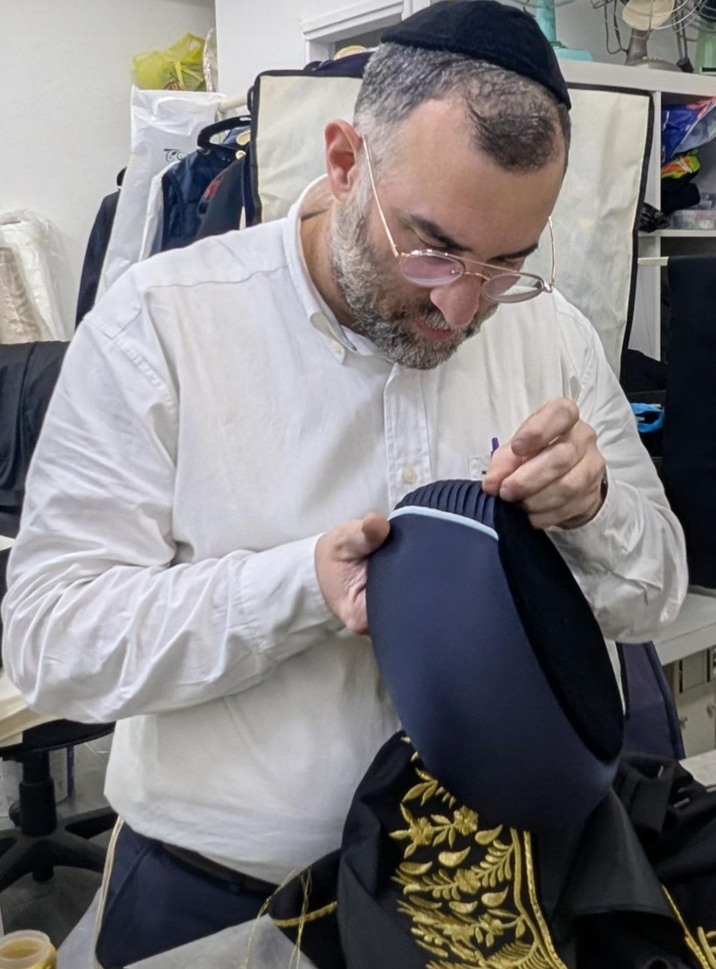 ר' דניאל כהן עם המצנפת החדשה