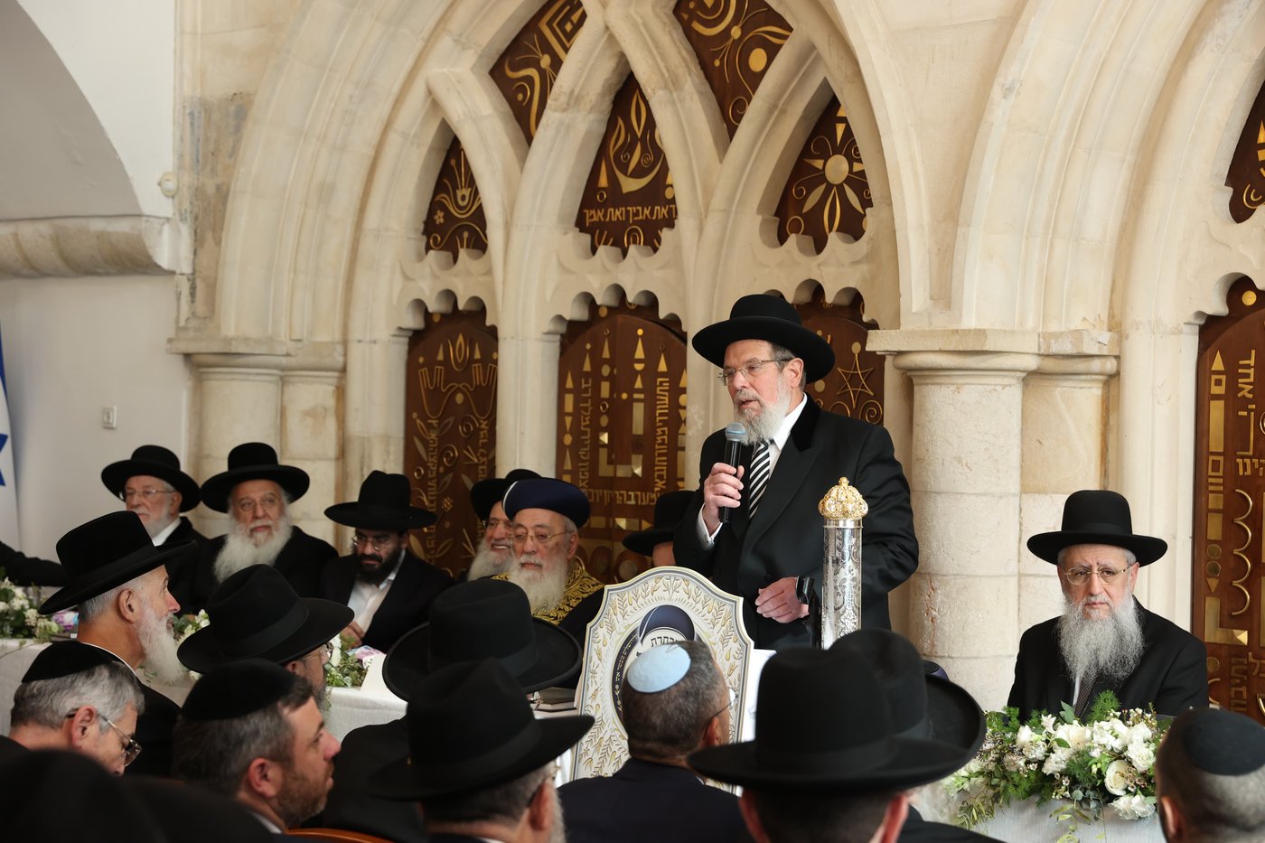 הכתרת הראש"ל הרב דוד יוסף בבית הכנסת רבי יוחנן בן זכאי