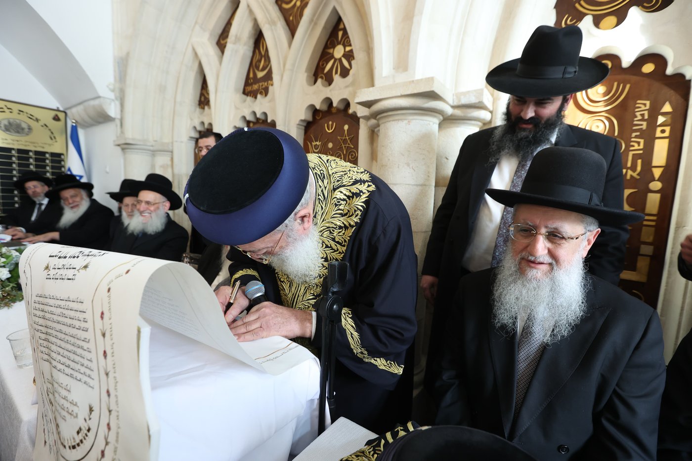 הכתרת הראש"ל הרב דוד יוסף בבית הכנסת רבי יוחנן בן זכאי