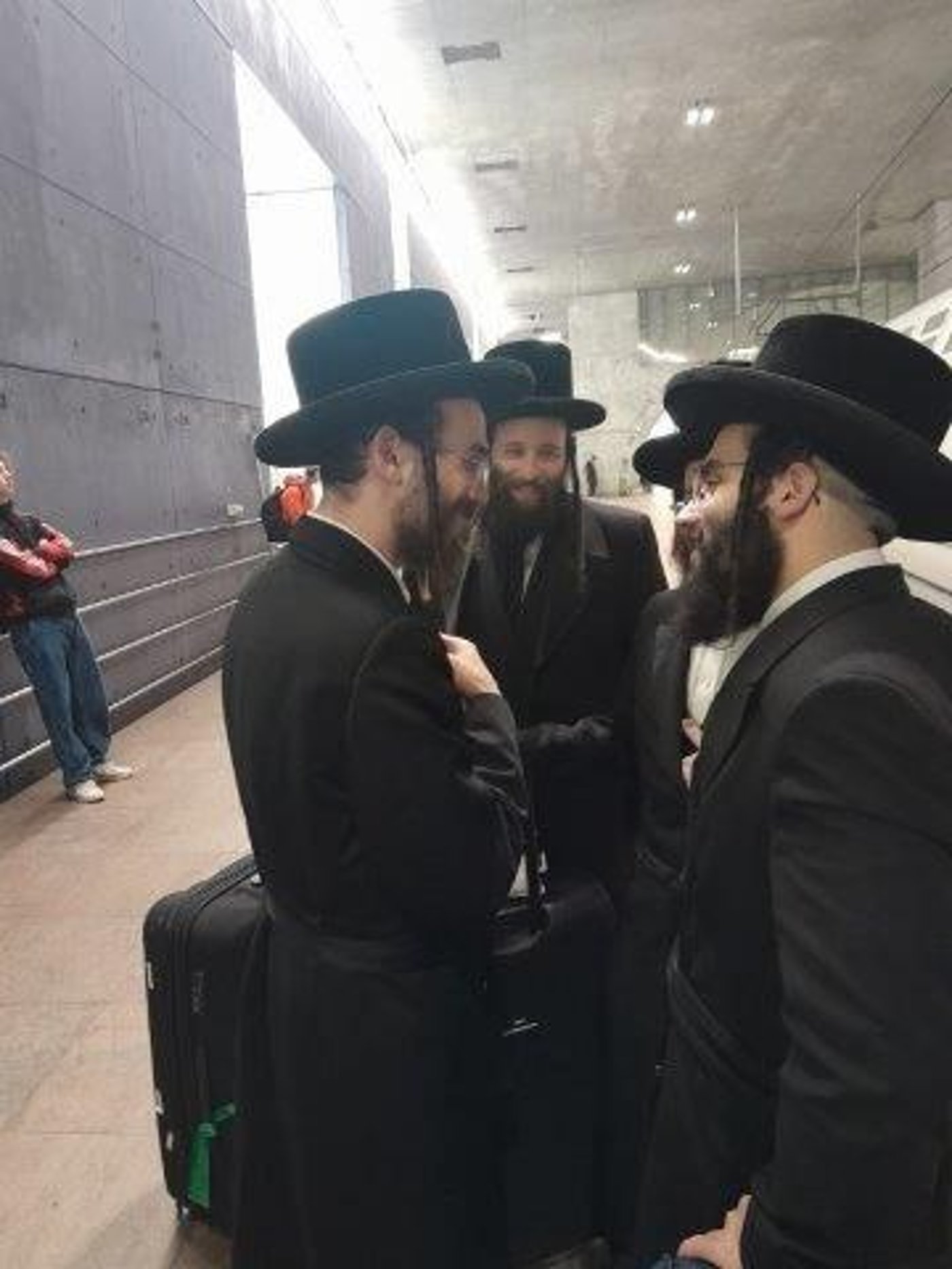 הרה"ג שלום רוקח בביקור בזק באנטווערפן