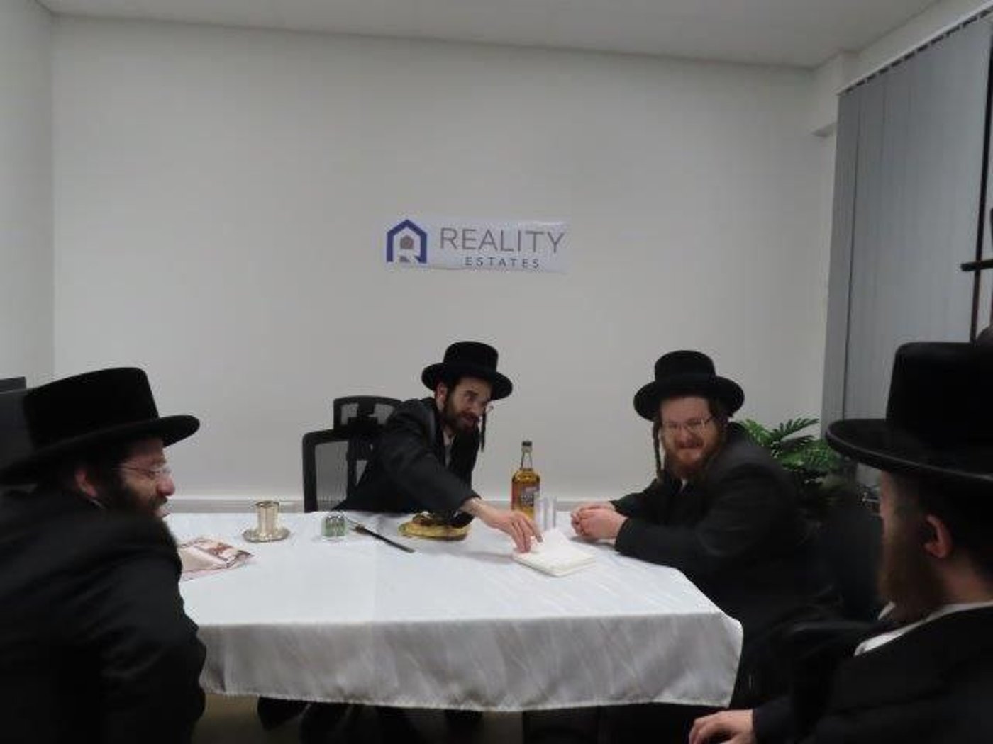 הרה"ג שלום רוקח בביקור בזק באנטווערפן