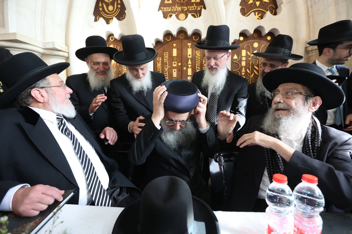 הכתרת הראש"ל הרב דוד יוסף בבית הכנסת רבי יוחנן בן זכאי