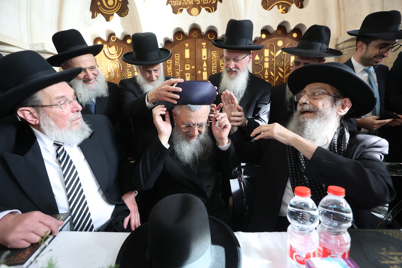 הכתרת הראש"ל הרב דוד יוסף בבית הכנסת רבי יוחנן בן זכאי