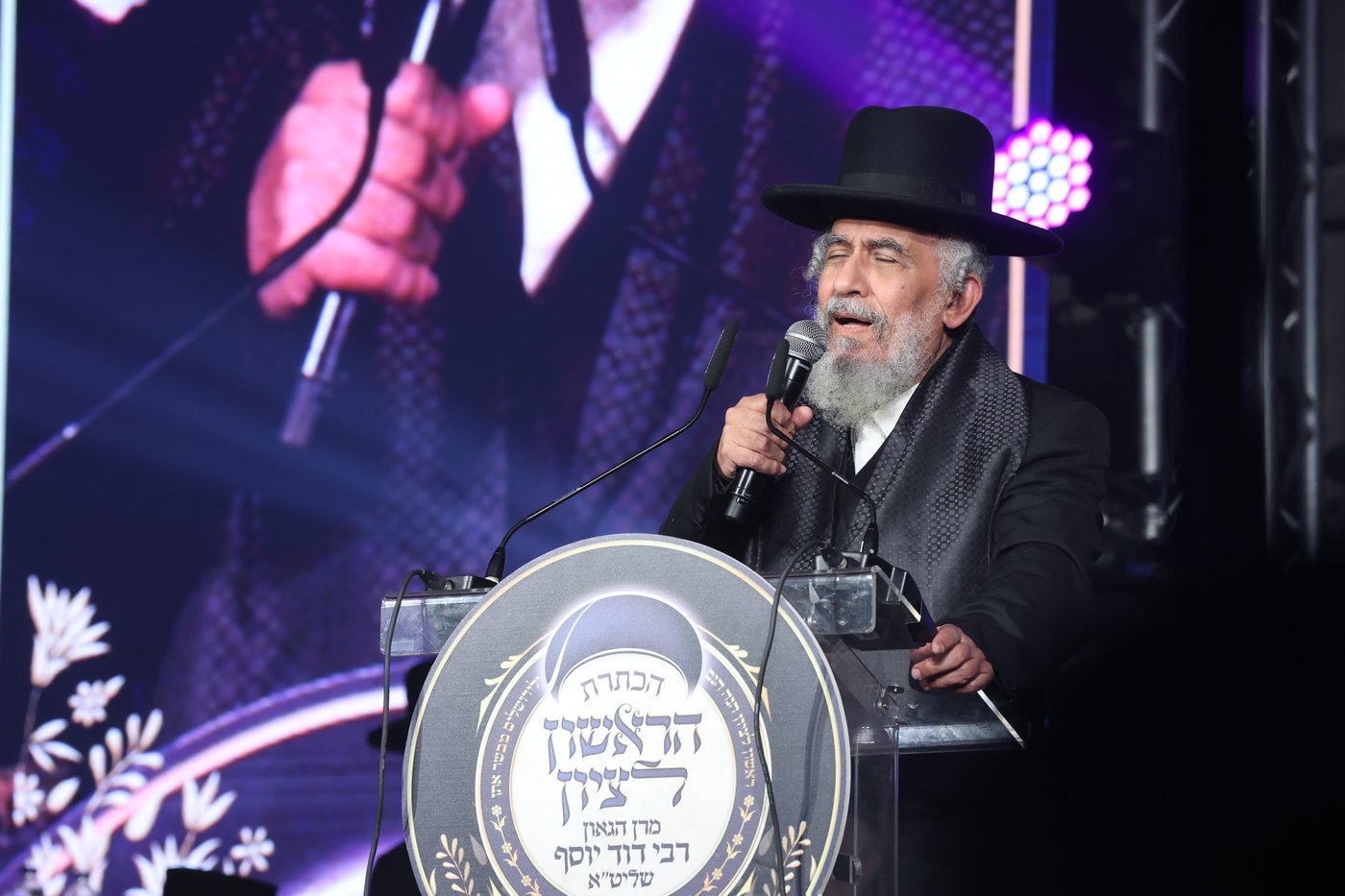 הכתרת הראש"ל הרב דוד יוסף בבית הכנסת הגדול