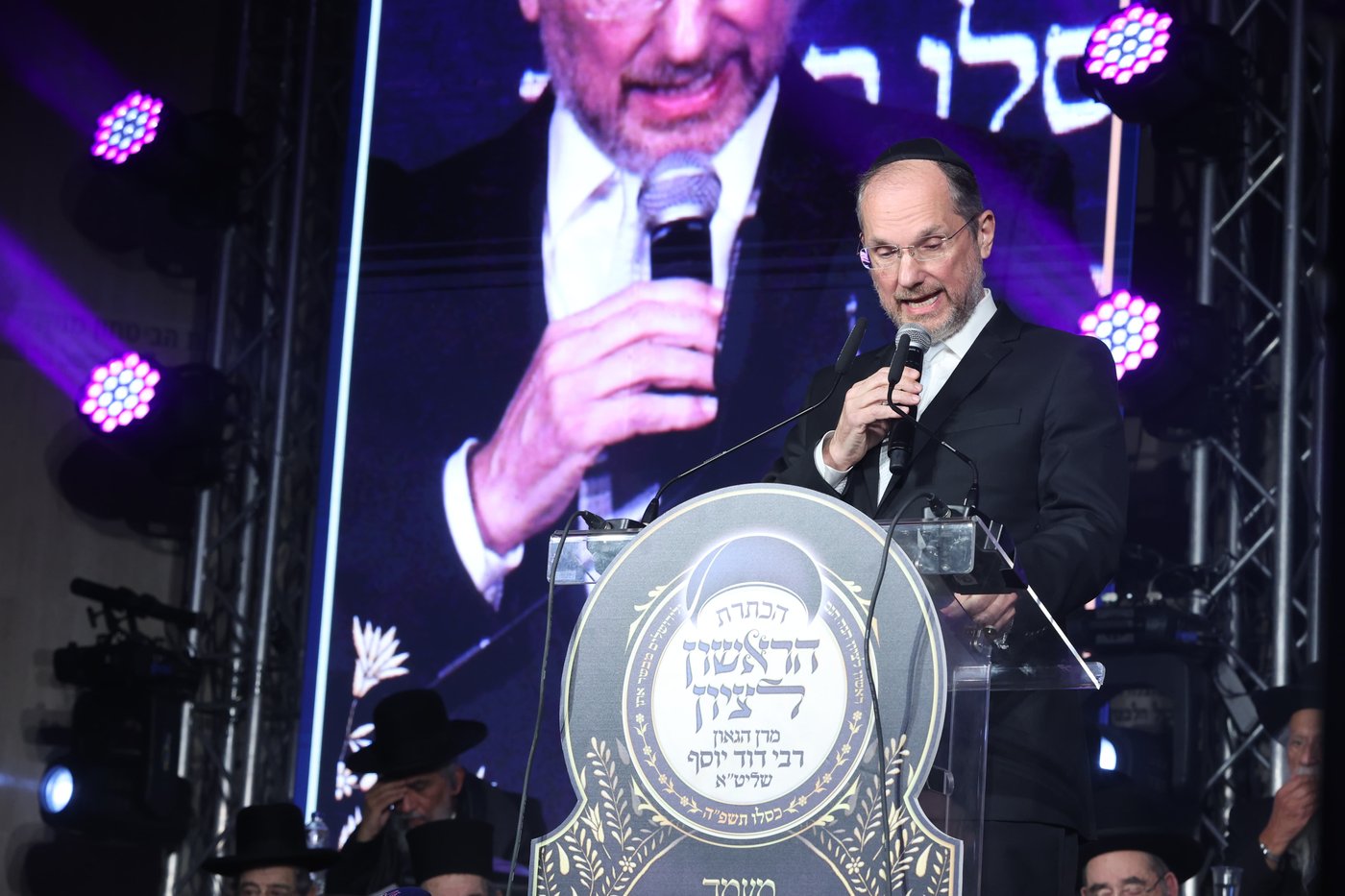 הכתרת הראש"ל הרב דוד יוסף בבית הכנסת הגדול