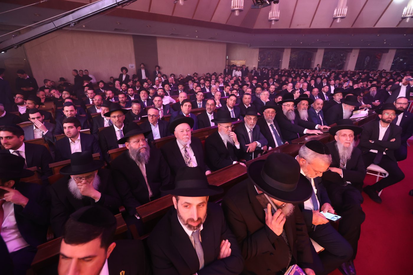 הכתרת הראש"ל הרב דוד יוסף בבית הכנסת הגדול