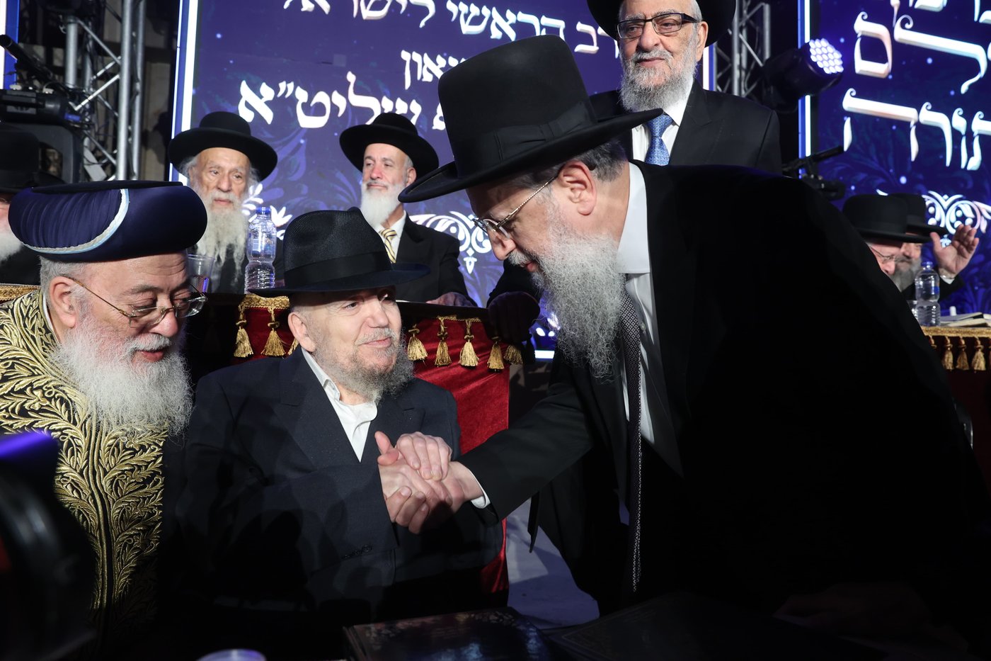 הכתרת הראש"ל הרב דוד יוסף בבית הכנסת הגדול