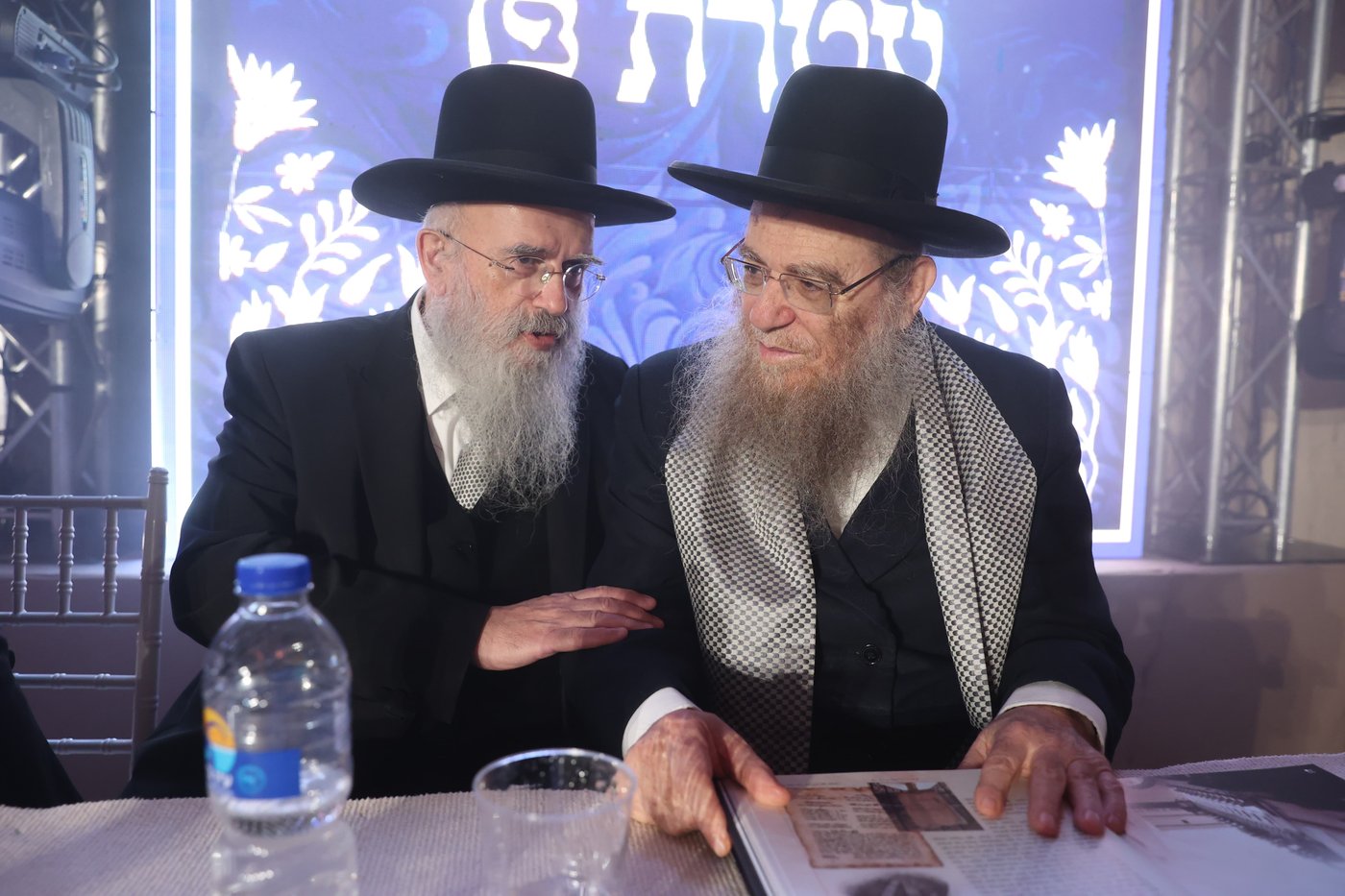 הכתרת הראש"ל הרב דוד יוסף בבית הכנסת הגדול
