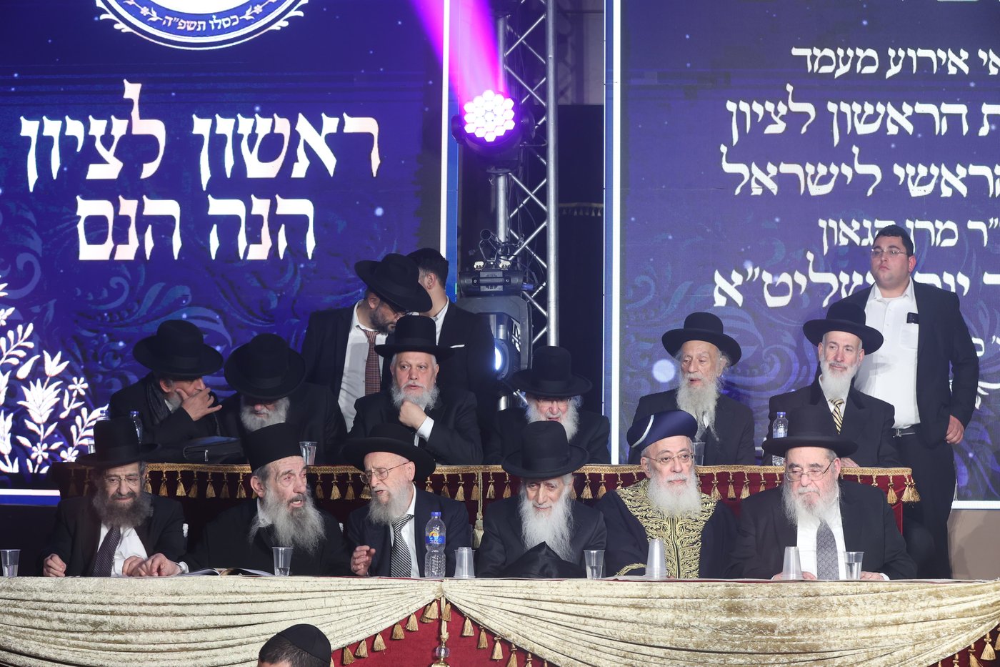 הכתרת הראש"ל הרב דוד יוסף בבית הכנסת הגדול