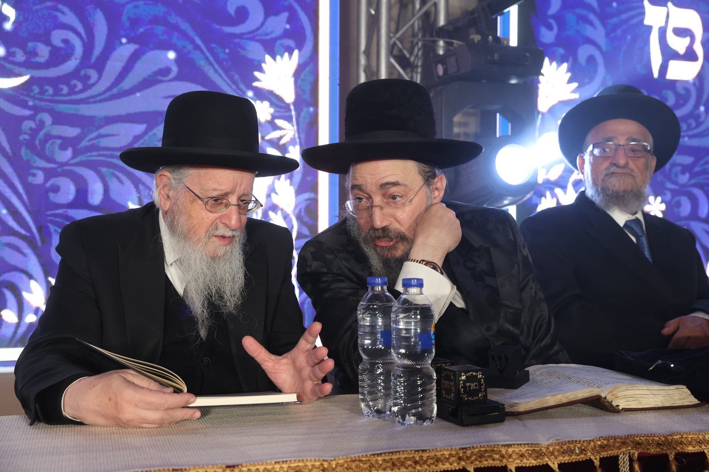 הכתרת הראש"ל הרב דוד יוסף בבית הכנסת הגדול