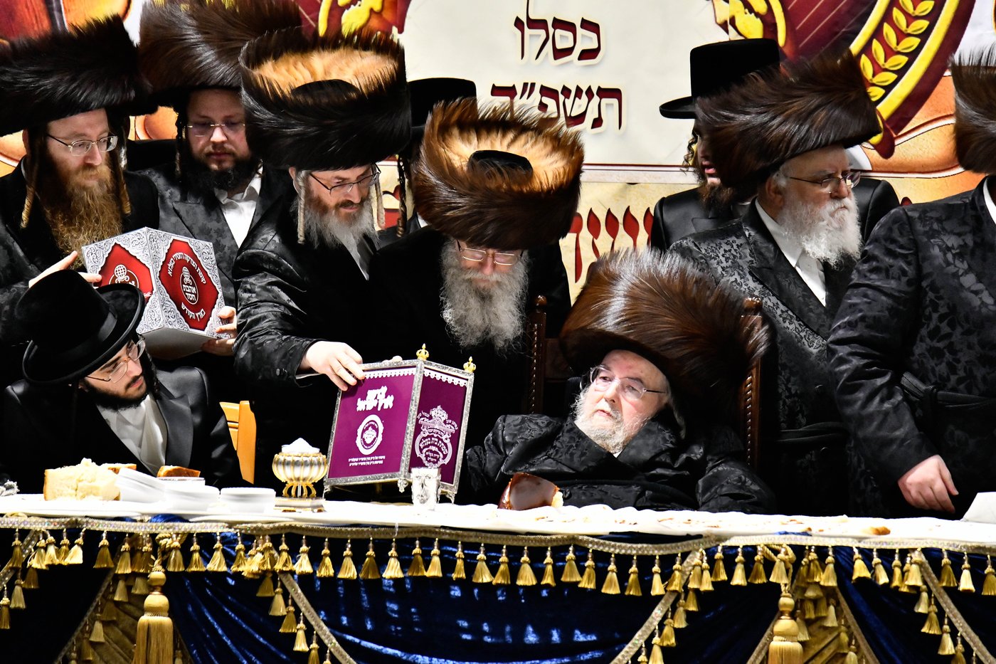 שמחת אירוסי נכדת האדמו"ר מבעלזא 