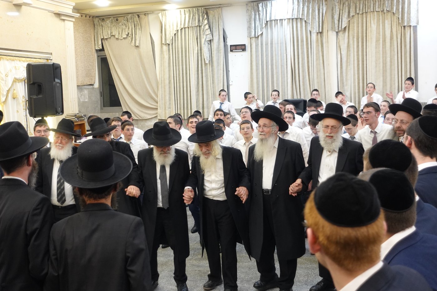 מראות חייו של הגאון רבי אשר דויטש זצוק"ל