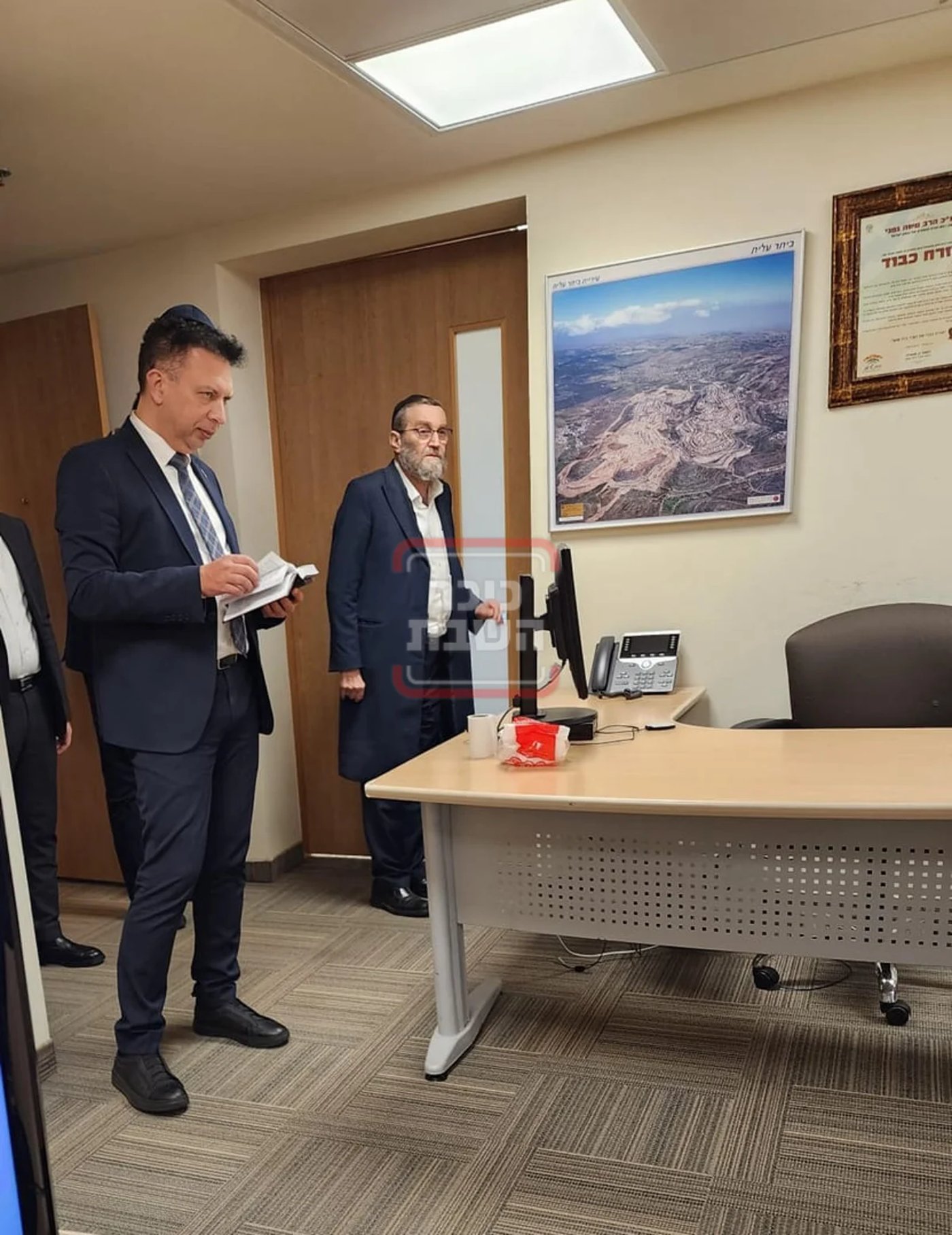 חה"כ בליאק משלים מנין בלשכתו של גפני