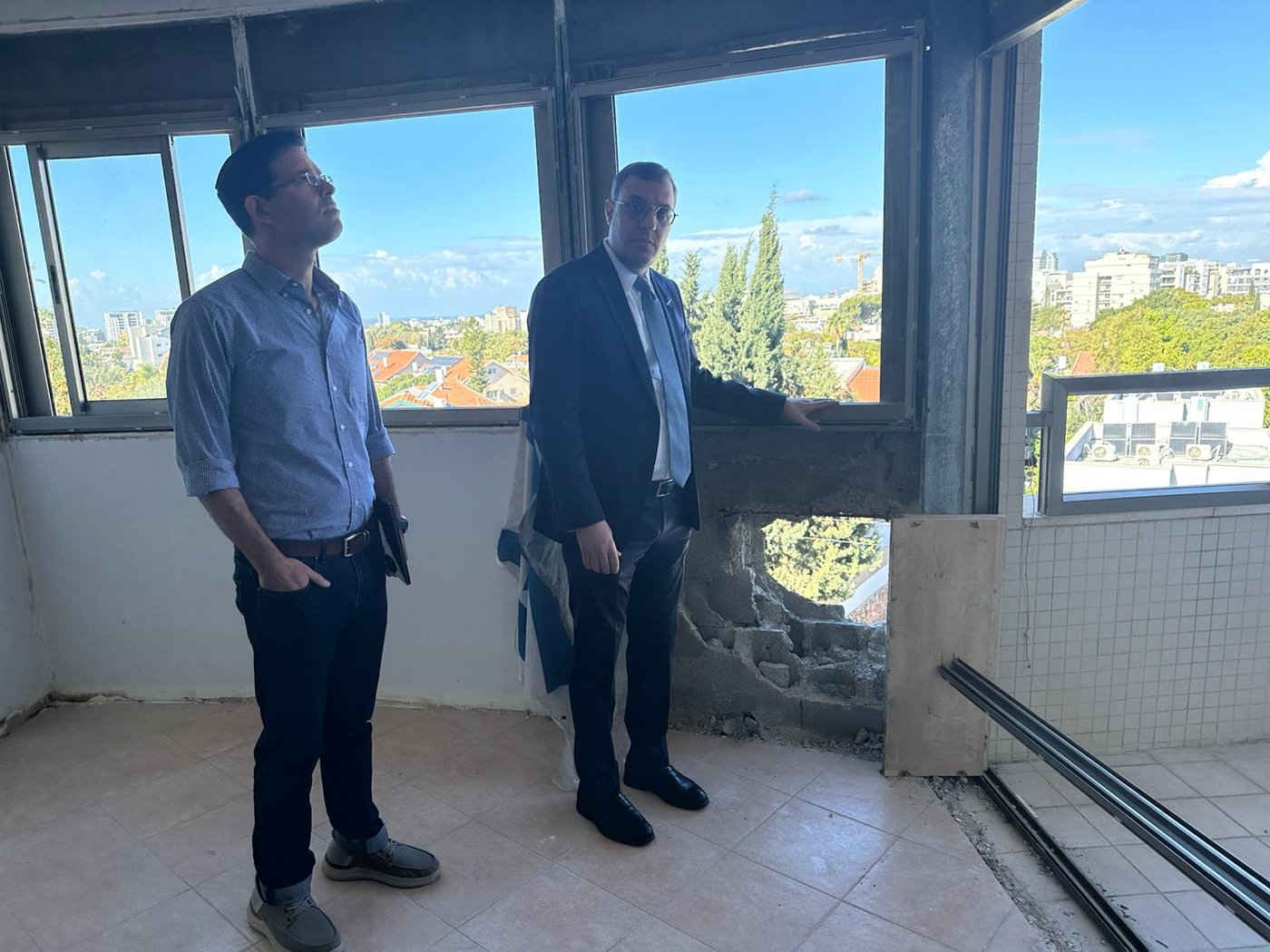 יו"ר ועדת הבריאות בסיור מקיף בבית דיור מוגן בהרצליה