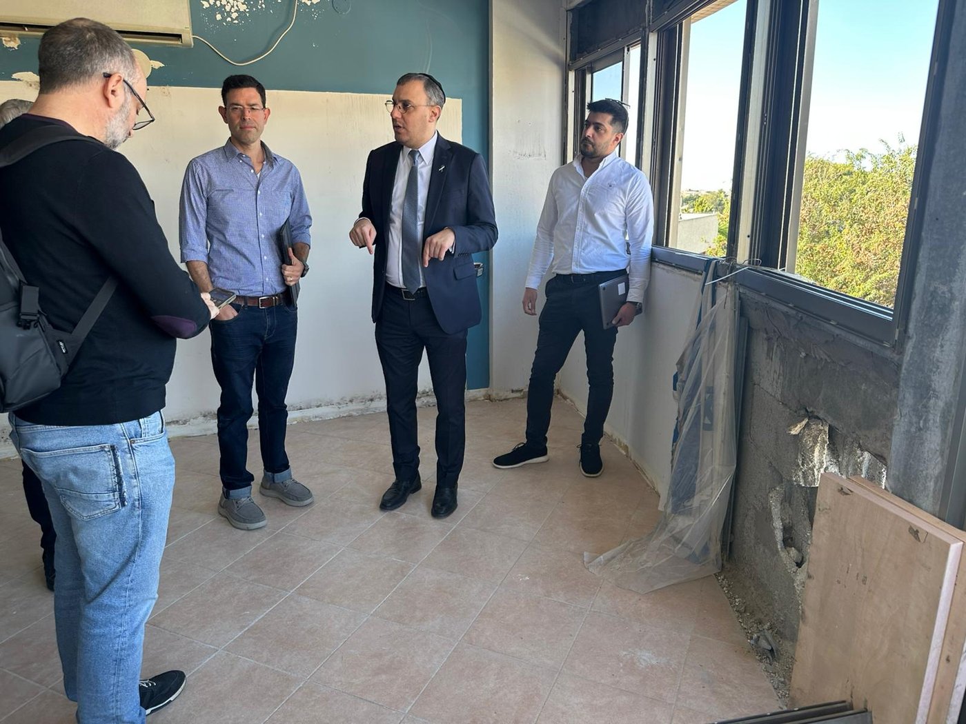 יו"ר ועדת הבריאות בסיור מקיף בבית דיור מוגן בהרצליה