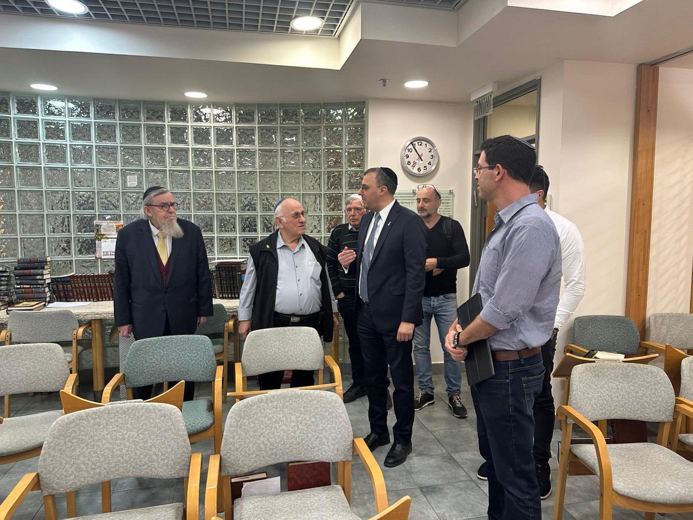 יו"ר ועדת הבריאות בסיור מקיף בבית דיור מוגן בהרצליה