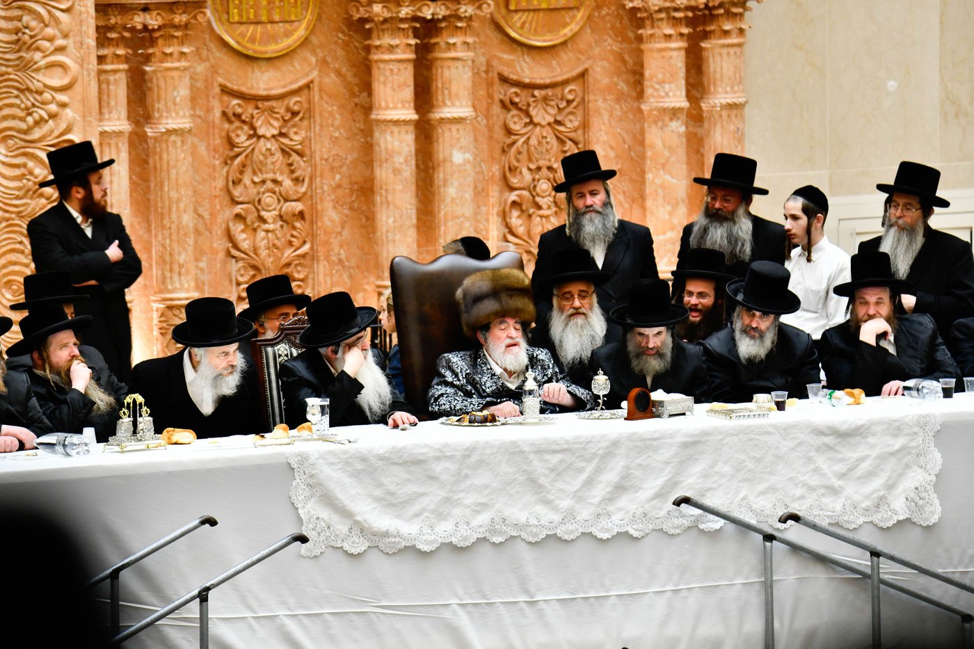 האדמו"ר מויז'ניץ בטיש זאת חנוכה