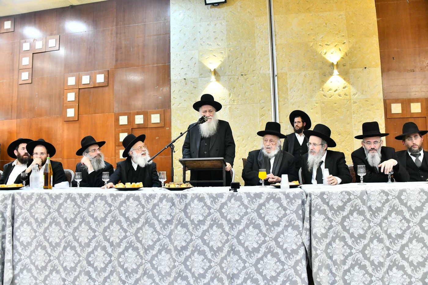 מסיבת חנוכה בישיבת פוניבז'