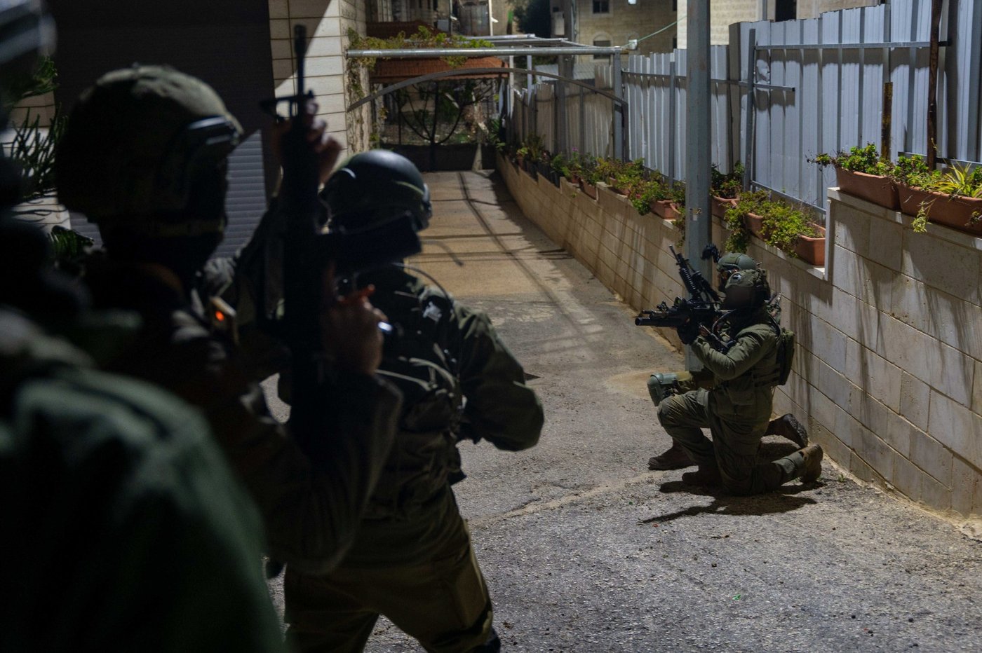 תיעוד מהכפר העוין: הכוחות עצרו רכב - זה מה שהם גילו