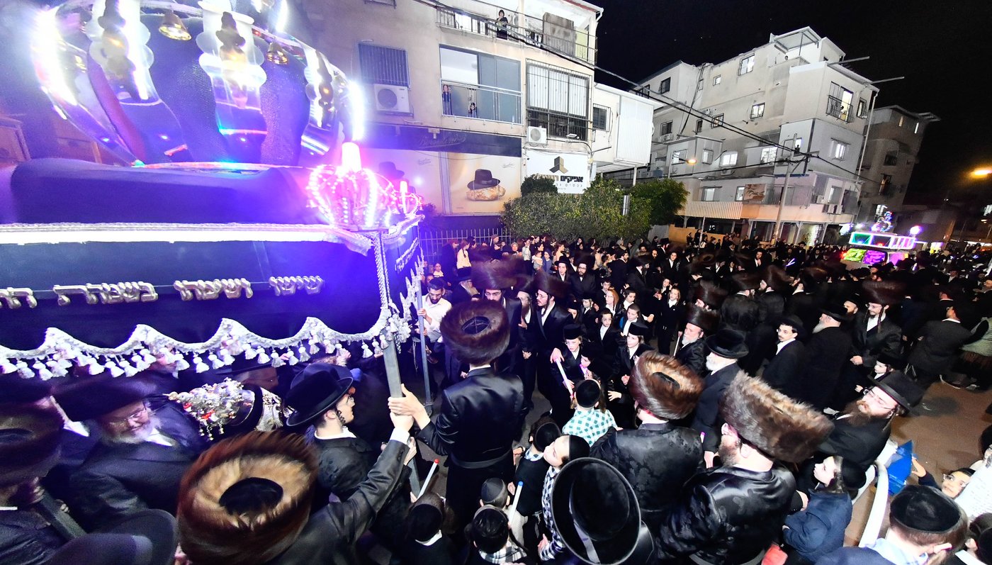 הכנסת ספר תורה לביהמ"ד ביאלה ישרי לב