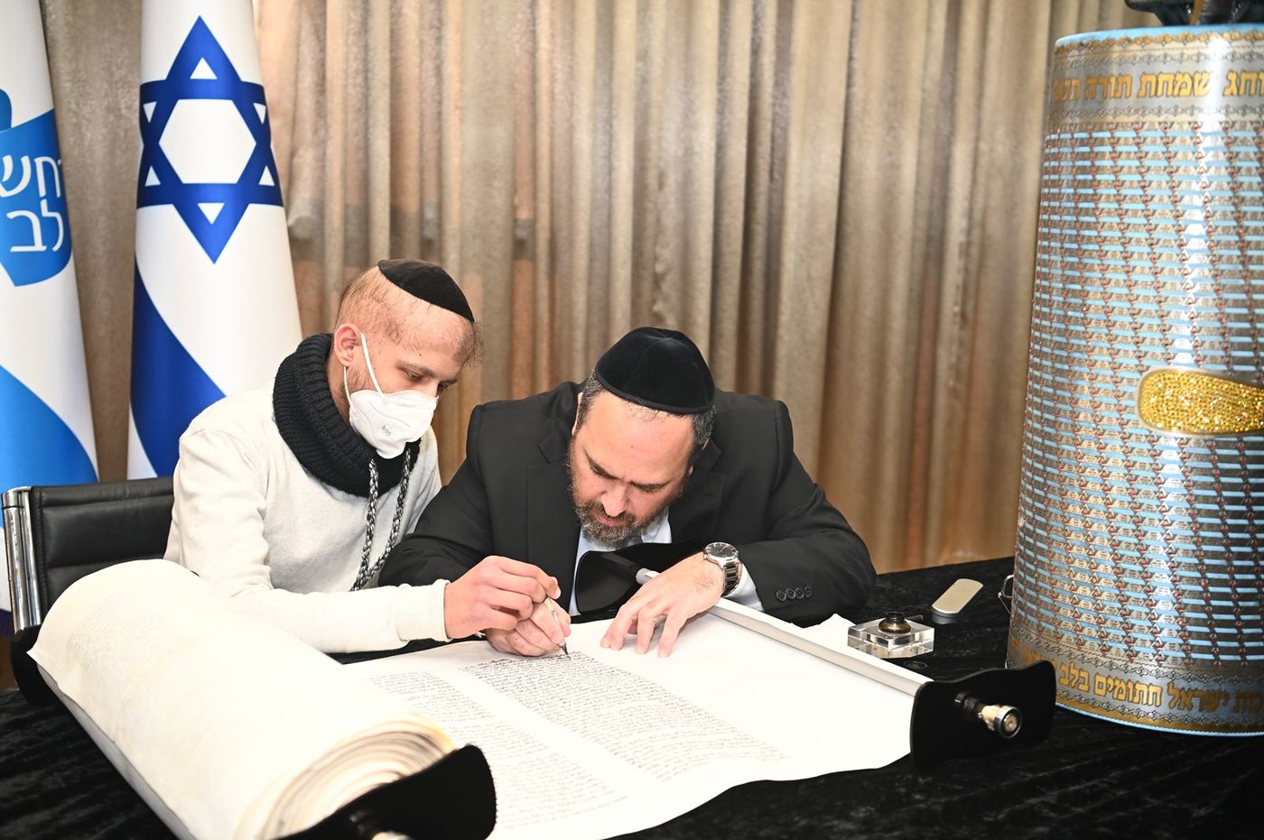 הכנסת ספר תורה ל'רחשי לב'