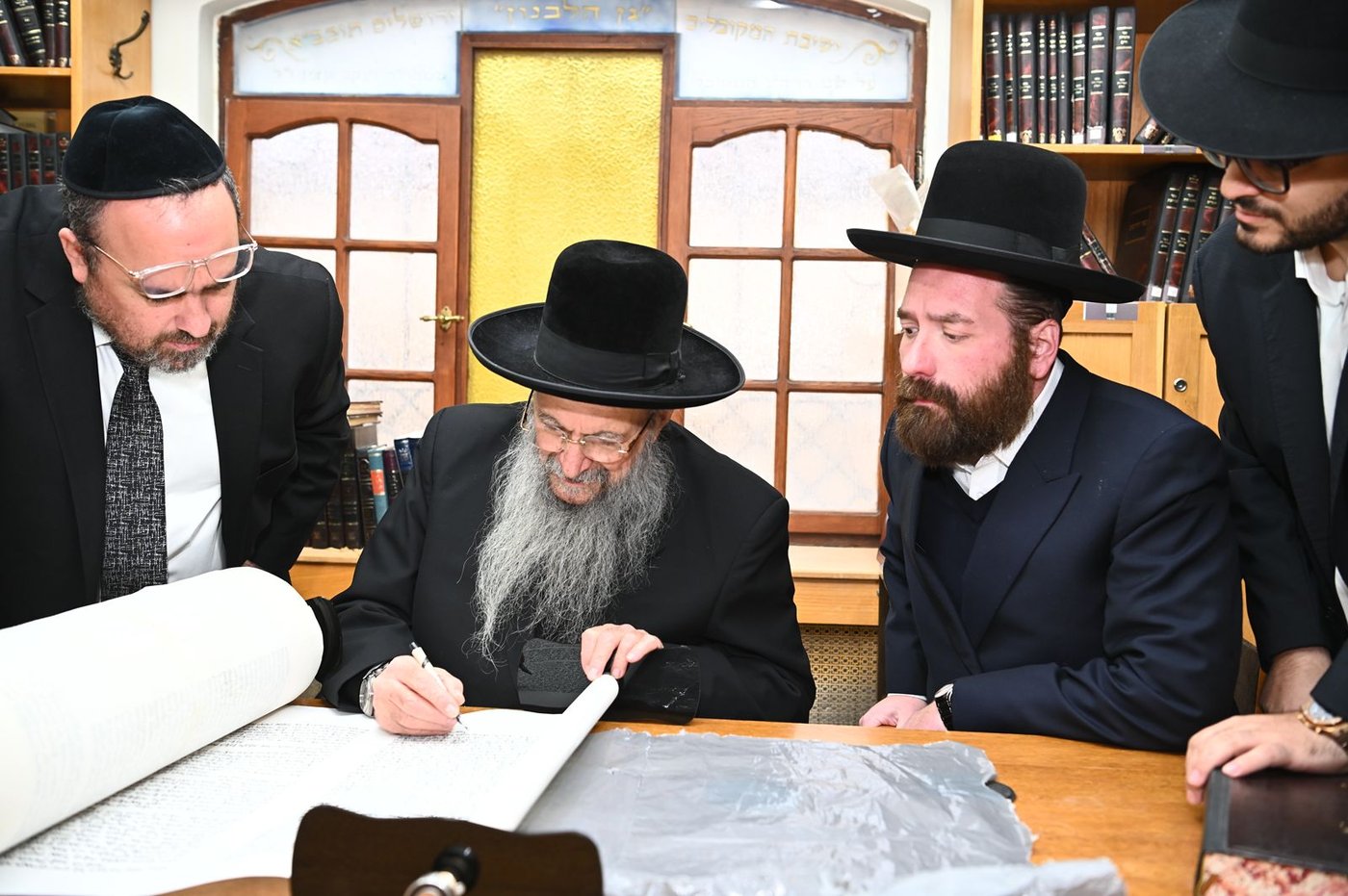 הכנסת ספר תורה ל'רחשי לב'