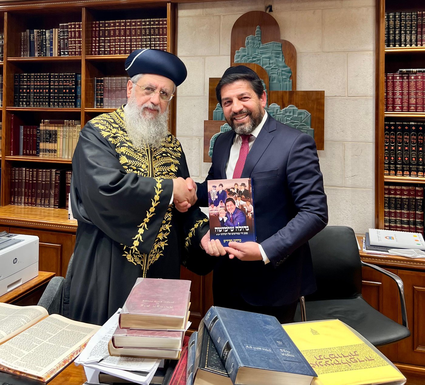 הראשון לציון חשף: כך גדלתי על ברכי חכם בן ציון אבא שאול