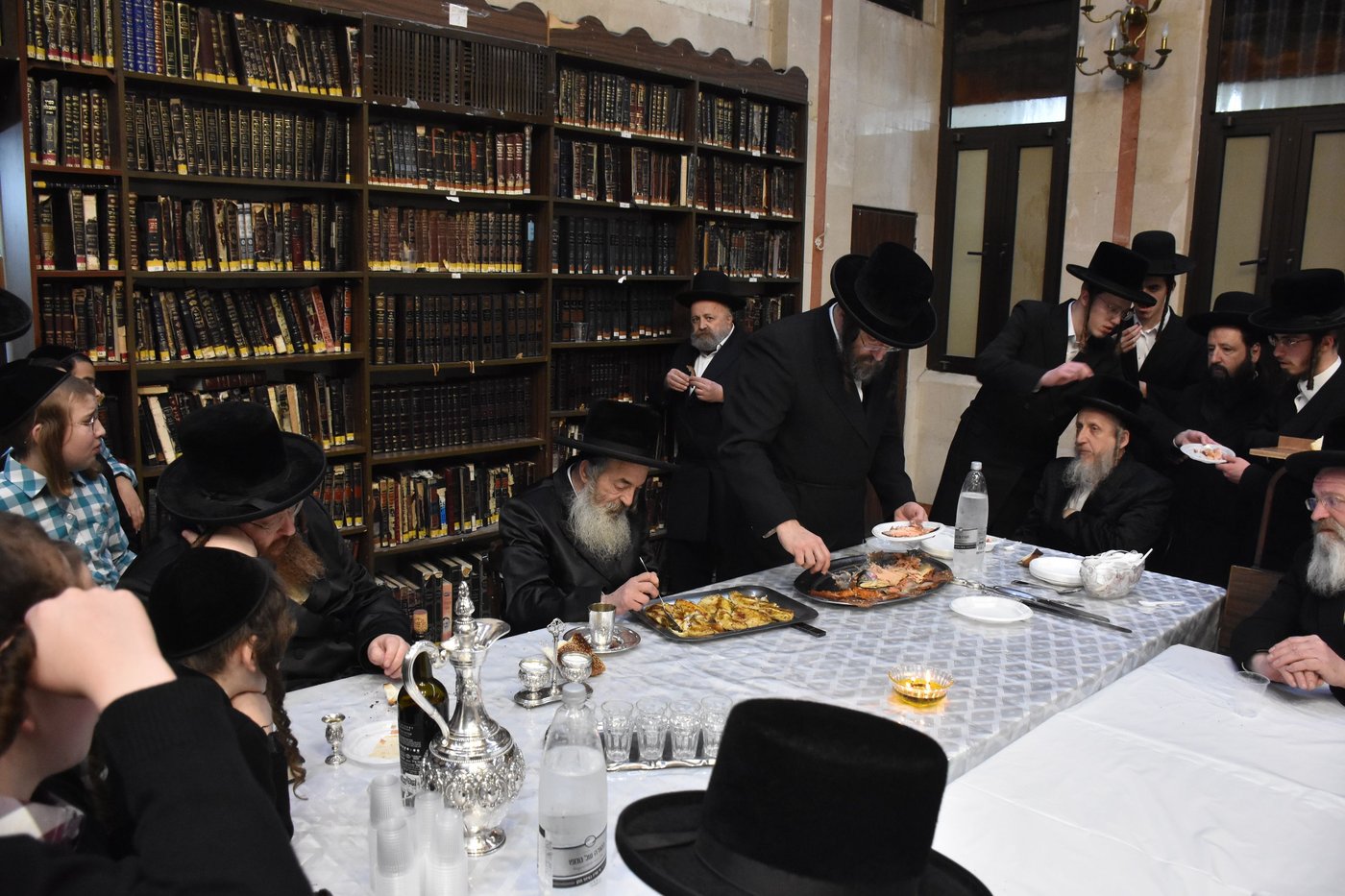 האדמו"ר מלעלוב בטיש הילולא