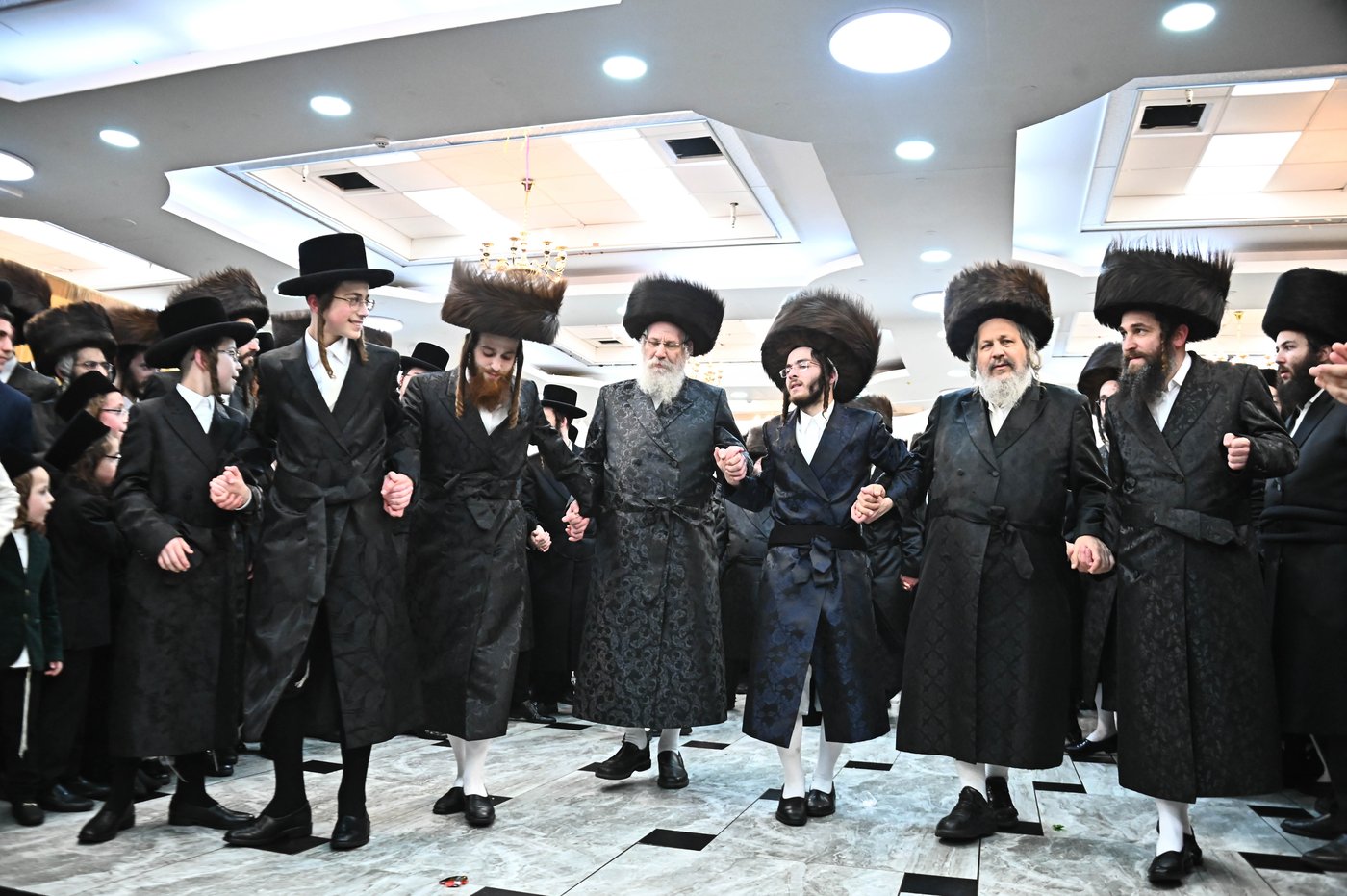 שמחת בית נדבורנה אלעד - זוויעהיל - נאראל - חוסט ווילאמסבורג 