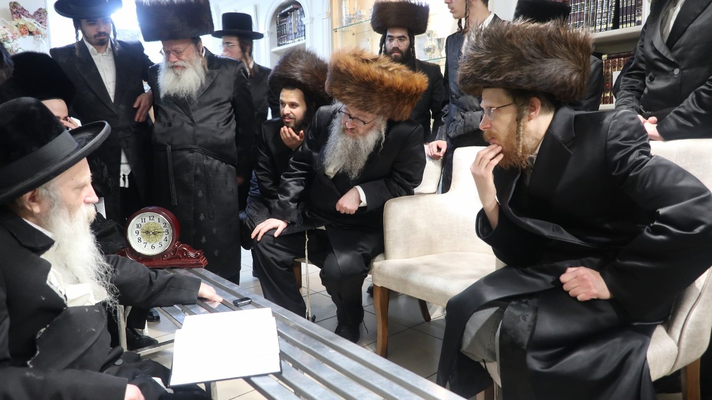 ניחום אבלים אצל האדמו"ר רבי יצחק מאיר מורגנשטרן