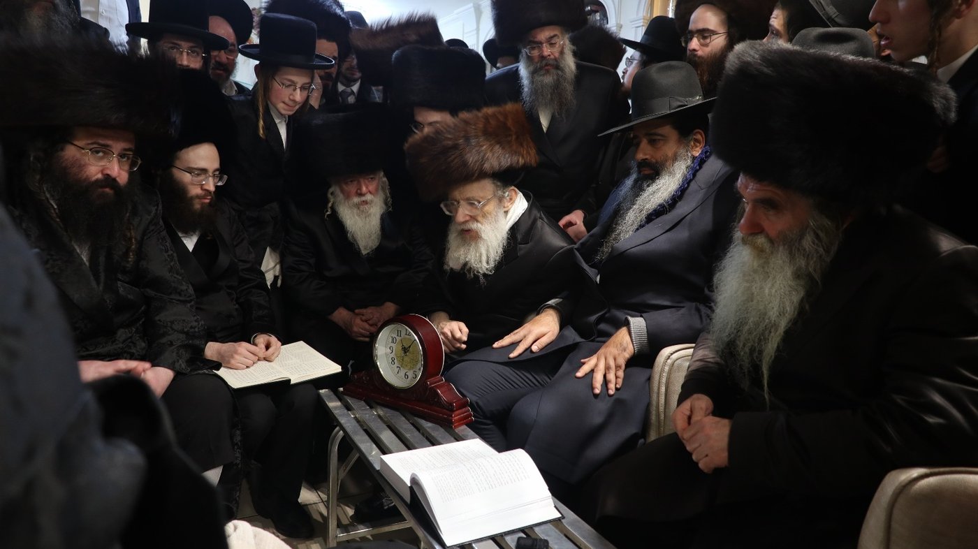 ניחום אבלים אצל האדמו"ר רבי יצחק מאיר מורגנשטרן