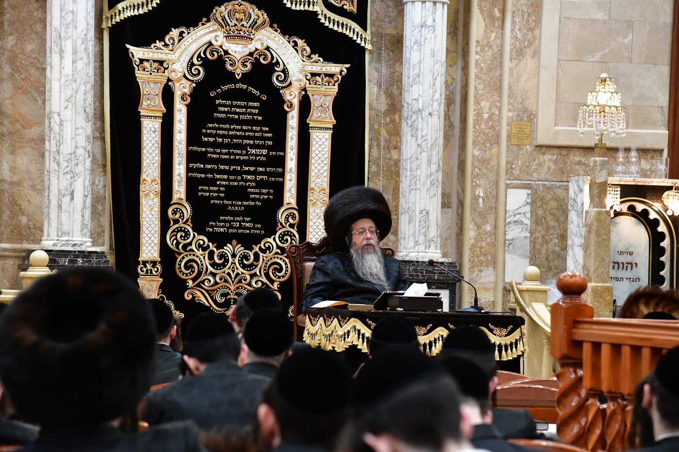 האדמו"ר משבט הלוי בשיעור בהלכות טהרה