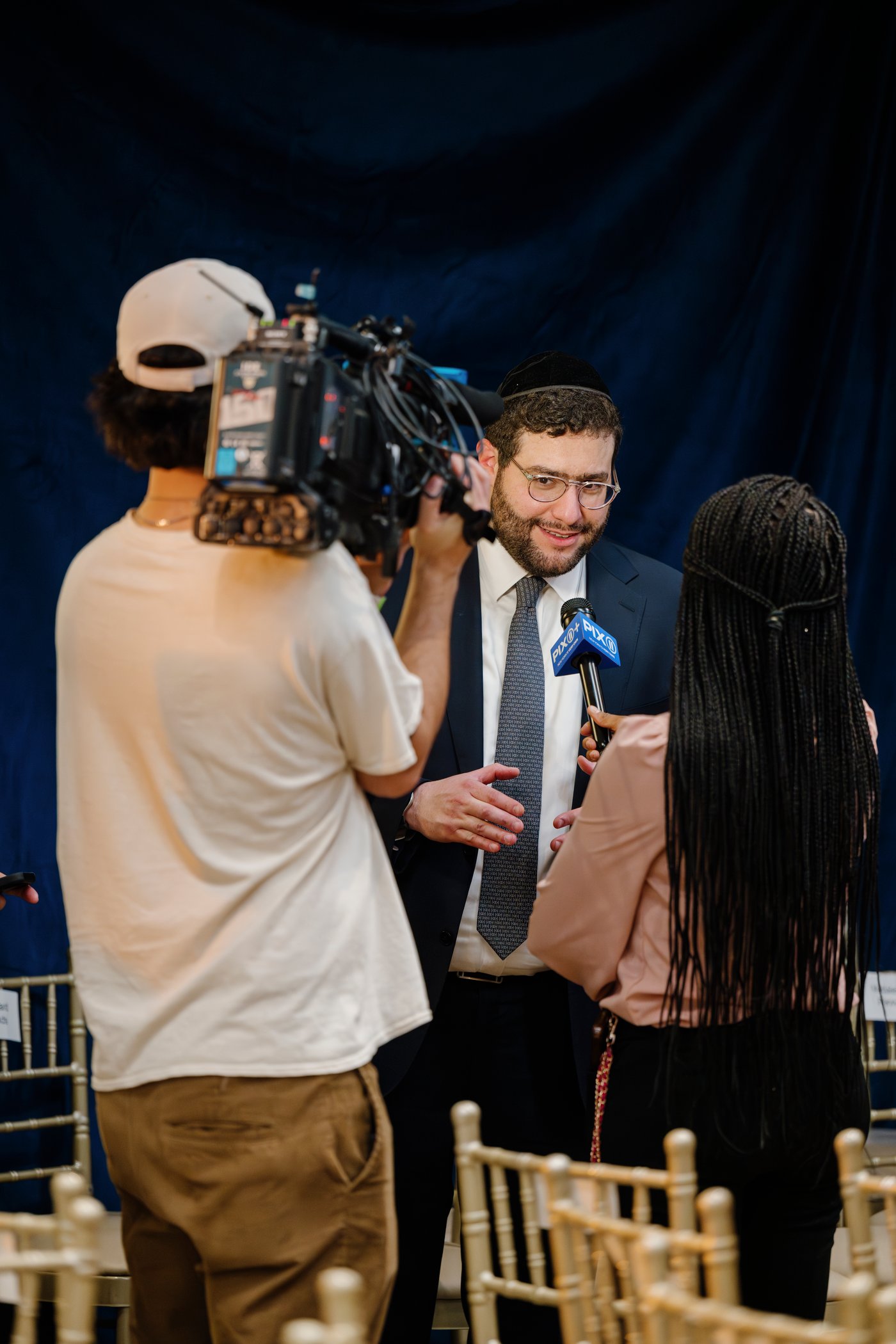 הרב גולדשמידט מניו יורק חנך בית כנסת חדש - והעניק "כיפת טראמפ" לסטיב ויטקוף