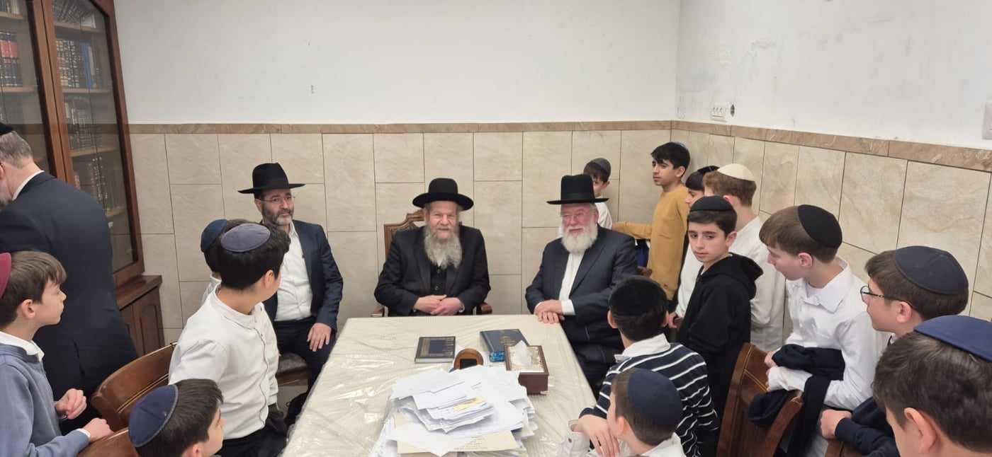 תלמידי בית ספר "חורב" רמת גן בביקור אצל הגרמ"ש אדלשטיין 