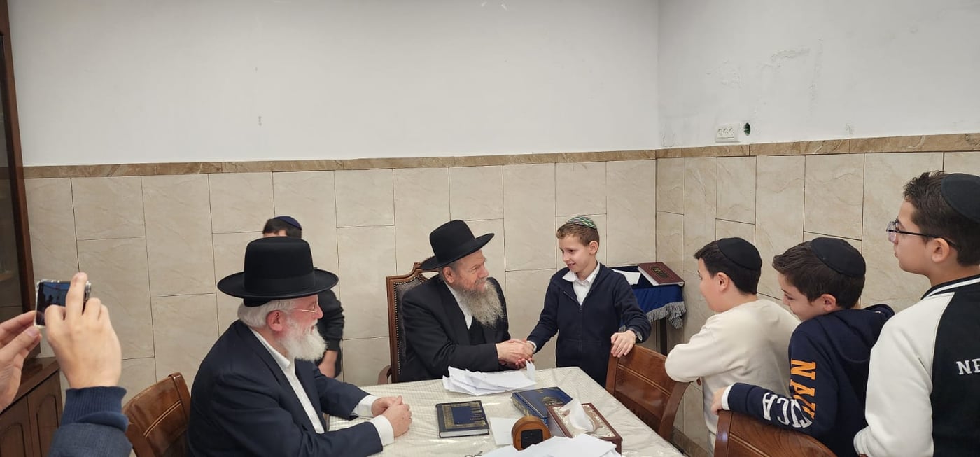 תלמידי בית ספר "חורב" רמת גן בביקור אצל הגרמ"ש אדלשטיין 