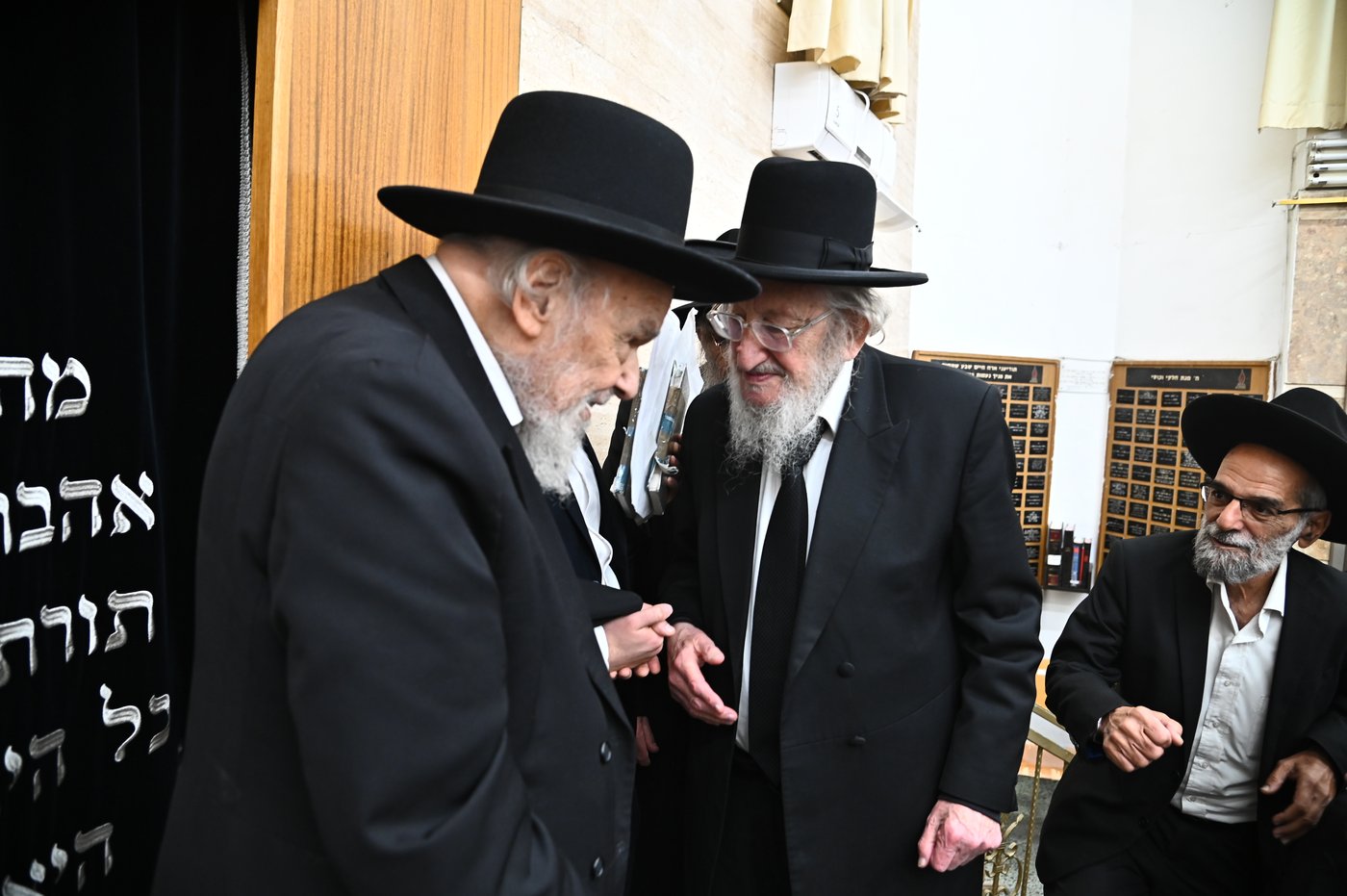 הגרמ"ה הירש בביקור בישיבת הנגב שכר שכיר 