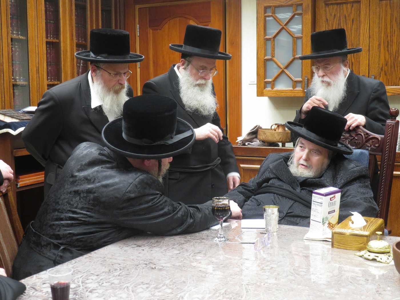 הגה"צ רבי יעקב מרדכי הגר בביקור אצל האדמו"ר מבעלזא