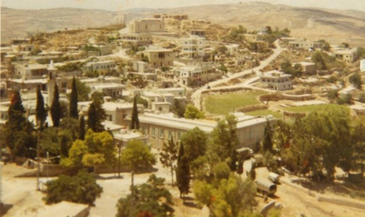 הכפר תבנין הלבנוני מן המצודה הצלבנית בשנת 1969 למניינם