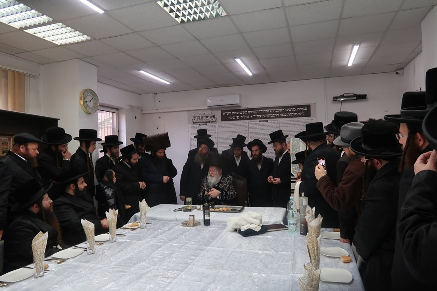 שמחת הברית בחצרות ביאלה ב"ב - פרמשילאן