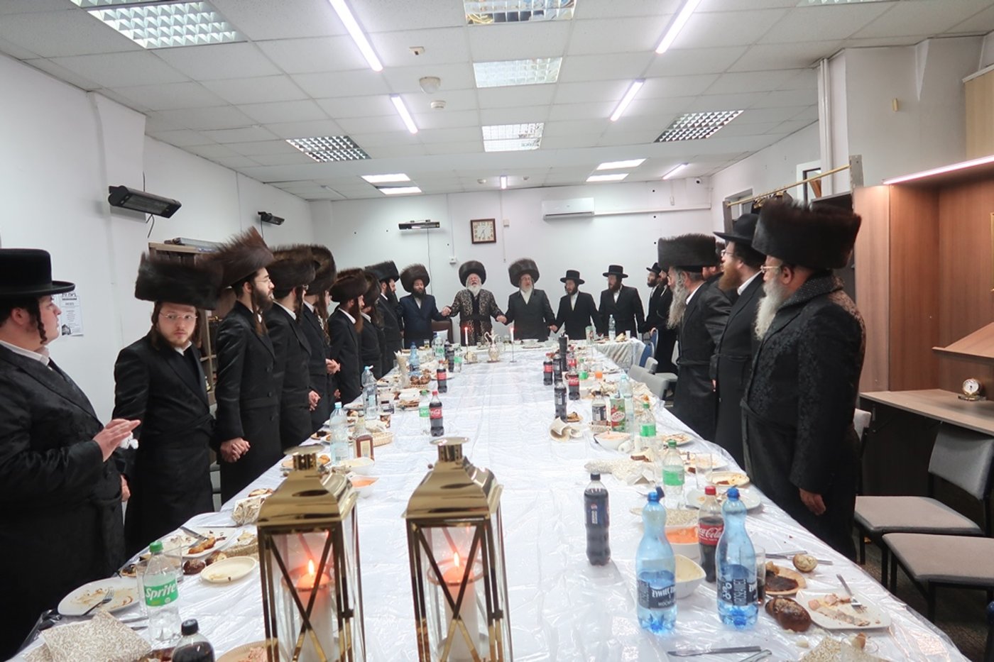 שמחת הברית בחצרות ביאלה ב"ב - פרמשילאן